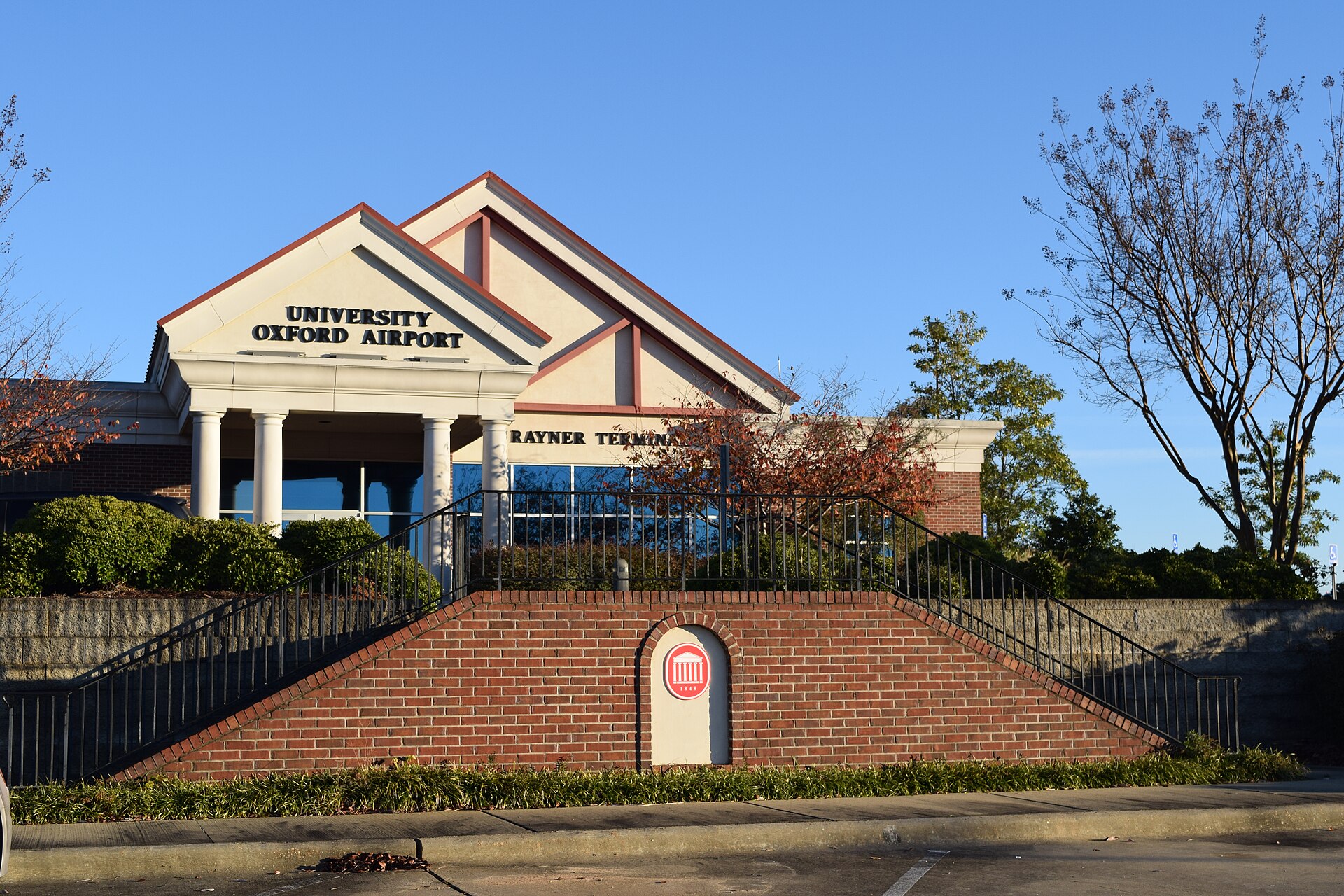 Rayner Terminal at University-Oxford Airport (UOX)